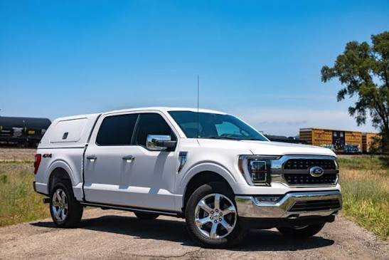 LEER 100R Truck Cap – Sleek Profile with Raised Roofline